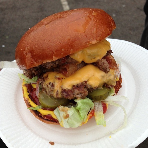 Burger blog London's Best Burgers tells BuzzFeed Life: "Bacon candy juices flow from the freshly cooked meat right in front of you, absorbed by the top-class brioche bun, leaving you with a delicious hot mess".