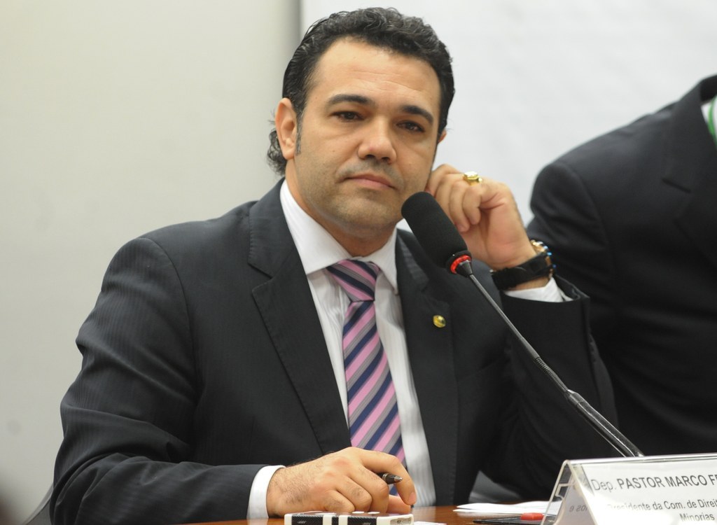 O PSC, partido de Feliciano, conquistou quatro vagas na Comissão de Direitos Humanos da Câmara em 2013, mesmo que pelo regimento interno o partido não tivesse direito a nenhuma cadeira. Isso aconteceu com a ajuda de Eduardo Cunha, que cedeu as duas vagas do seu partido (PMDB) na comissão e duas outras vagas do PSDB, que lhes haviam sido entregues depois de um acordo interno. Já Eduardo Cunha tinha interesse em agradar Feliciano porque o pastor era relator de projetos que propunham acabar com o exame da OAB, projeto que foi apresentado por Eduardo Cunha em 2011. A briga com a OAB, por sua vez, teve início em 2010, quando ele foi retirado da relatoria do anteprojeto do Código de Processo Civil (CPC) por influência direta da OAB.