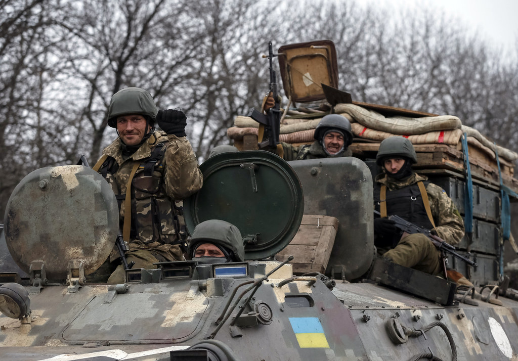 Kiev Starts Pulling Back Heavy Weapons From East Ukraine