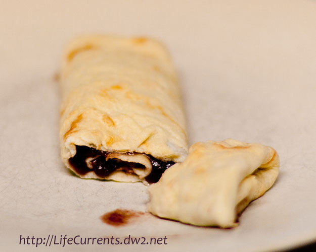 Red Bean Crepes are a very popular sweet snack in the Far East. Delicious served warm and easy to make ahead. Go to the recipe HERE