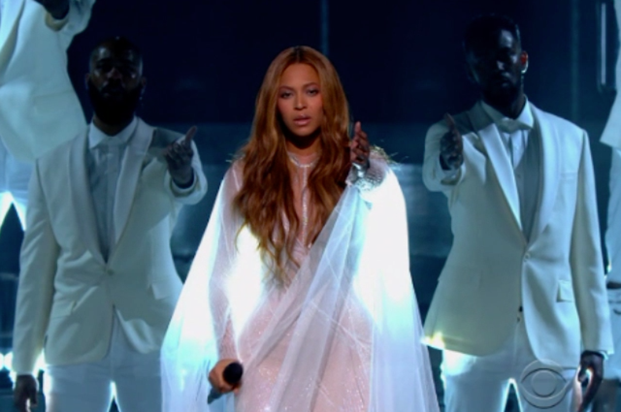 Beyoncé Was A Literal Angel At The Grammy Awards