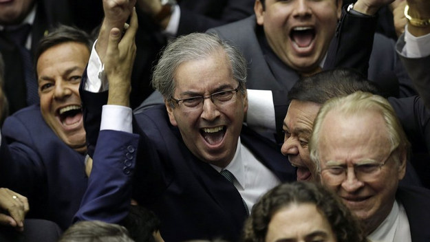 De qualquer forma, o próximo na linha de sucessão de Temer enquanto as eleições acontecem é o presidente da Câmara dos Deputados, Eduardo Cunha (PMDB-RJ).