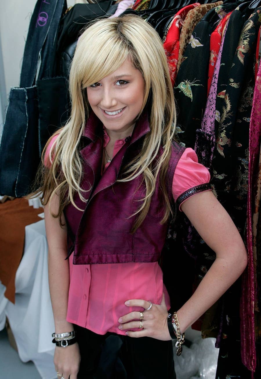 Ashley Tisdale's Louis Vuitton belt is super cute!