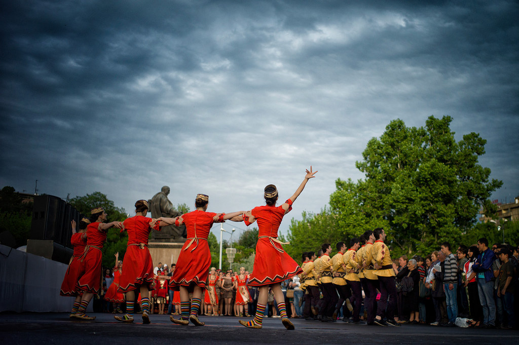 Armenia песня. День первой Республики в Армении. Музыка Армении фото. Ансамбль Карин Ереван.