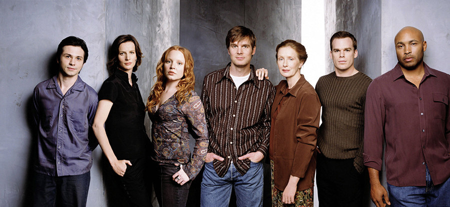 Six Feet Under showed us the inner workings of the most morbid family to ever grace television, and WE WANT IN. Sure, their tenuous acceptance of each other hinged on the running of a funeral parlor in their home and a rampant lack of honesty but it'd be worth it to be present just for that awesome season 4 scene where they burn stuff together.