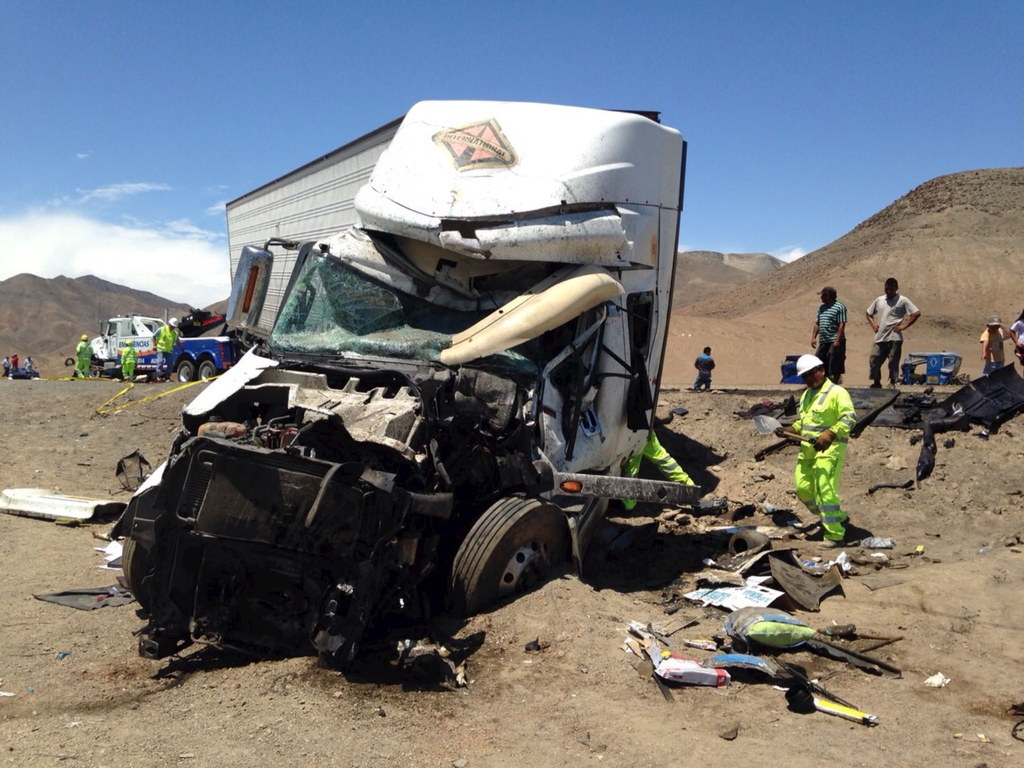 Peru Pasamayo coach crash: 50 bodies recovered - BBC News