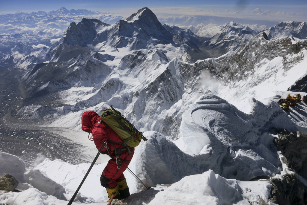 There's Too Much Human Poop On Mount Everest And It's Becoming A Health ...