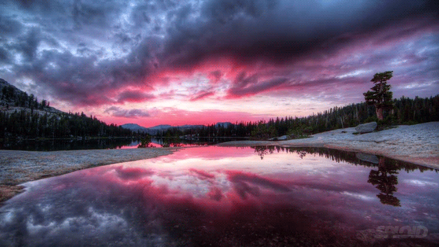 The time lapse function let's you take — you guessed it — cool time lapse photos with your phone. The secret? In order to get something worthwhile, you'll need to film at least 30 seconds worth of footage. Can you sit still for that long? CONSIDER IT A CHALLENGE!