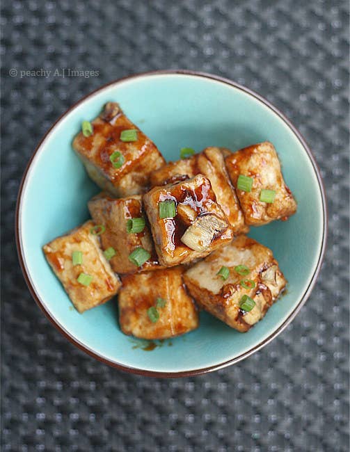 El tofu no es solamente para los hippies. Contiene muchas proteínas y es muy versátil. Aquí está la receta.