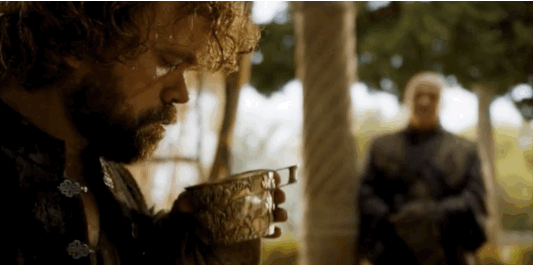 L'épisode s'intitule The Wars to Come, les guerres à venir. Et si ce titre est tiré des derniers mots de Mance Rayder, «I wish you good fortune in the wars to come», il fait également allusion aux nombreux conflits qui vont sans doute rythmer cette saison: Daenerys contre les «Fils de la harpie», Stannis contre Bolton, Arya contre tout le monde, Cersei contre Margeary. Et en parlant de Cersei...