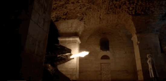 Après avoir puni ses dragons dans la saison 4 parce qu'ils avaient carbonisé l'enfant d'un paysan, Dany décide de les libérer... parce que Daario lui dit de les libérer. Sauf que ses dragons, en pleine crise d'adolescence, sont super vénères contre leur mère. Du coup finalement, Dany les laisse là. #toutçapourça