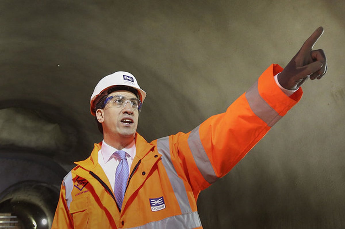 21 Pictures Of Politicians In Hard Hats Pointing At Things