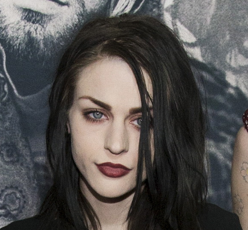 Frances Bean Looks Thrilled To Share The Red Carpet With Courtney Love