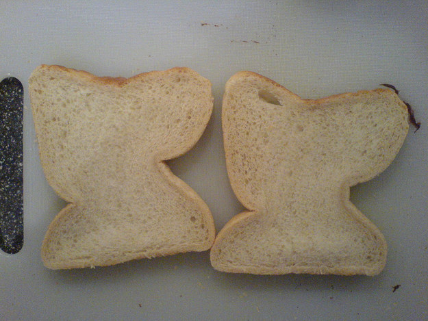 Vergiss es, in Großbritannien vernünftiges Brot kaufen zu wollen. Alles was Du finden wirst, ist Toast. Aber da hast Du immerhin die Wahl: Labbrig und weiß oder labbrig und braun gefärbt.