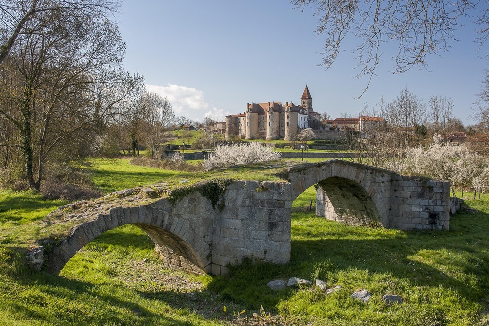 Tout n'y est que paysages déprimants et châteaux chiants.