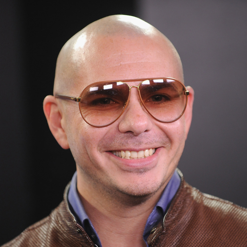 Американец лысый. Армандо Кристиан Перес. Pitbull певец. Армандо Кристиан Перес с волосами. Лысый певец рэпер 2000.