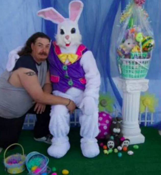 pic Chandler Bing Conejo 23 conejos de pascua que te daran