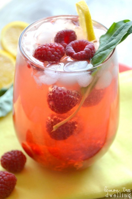 17 Refreshing Drinks To Keep You Cool By The Pool This Summer