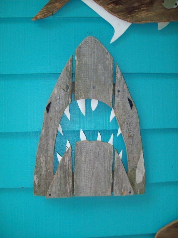 Dale un vistazo a más decoración playera peligrosa aquí.