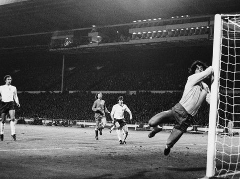 Jan Tomaszewski makes another save in England&#x27;s 1-1 draw with Poland in 1973.