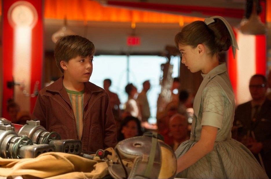 Thomas Robinson and Raffey Cassidy in Tomorrowland