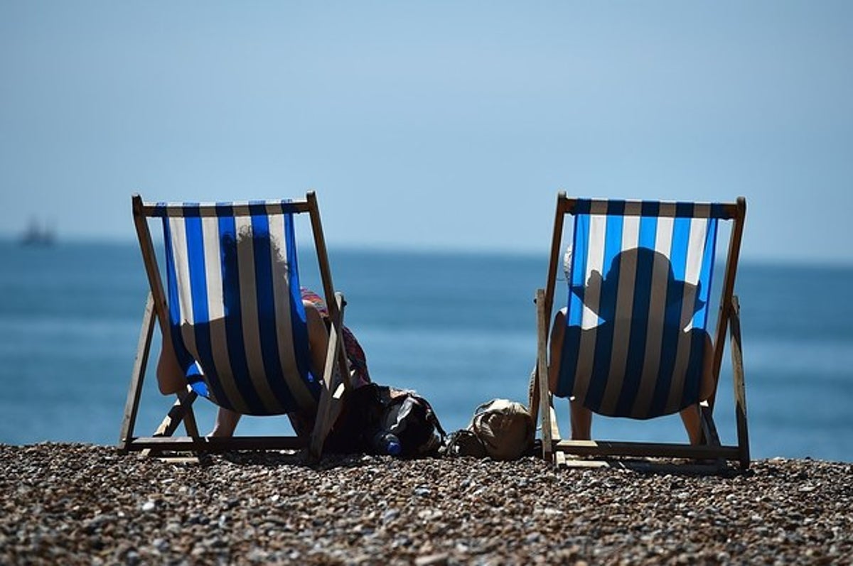Here Are The Best Days To Book A Flight This Summer