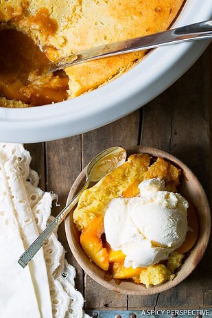 Slow Cooker Peach Cobbler