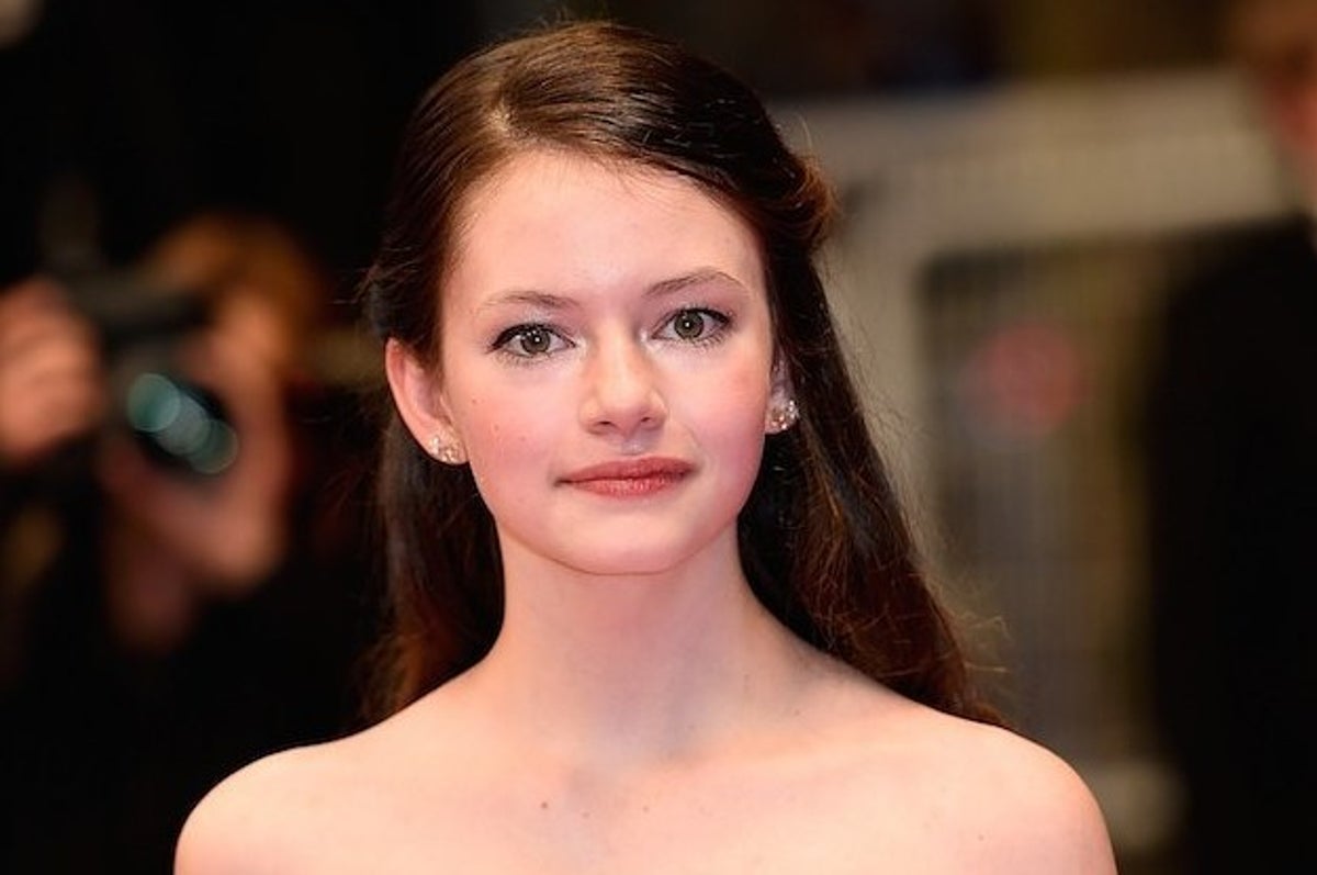 The Girl Who Played Renesmee Cullen Is Looking All Glam At Cannes And We're  All Old