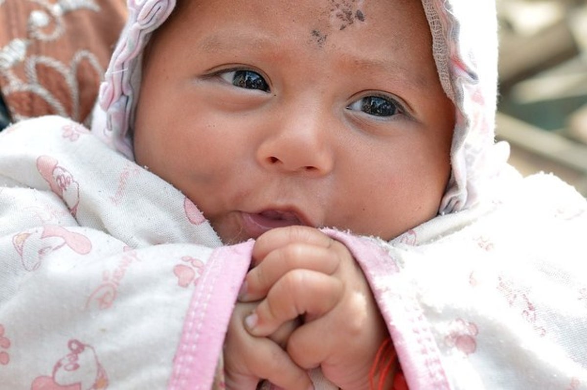 Un bébé miracle : sortie des décombres du séisme quelques heures