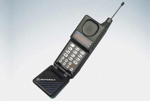 Essa história de celular começou com o Motorola PT-550, um dos primeiros que existiu.