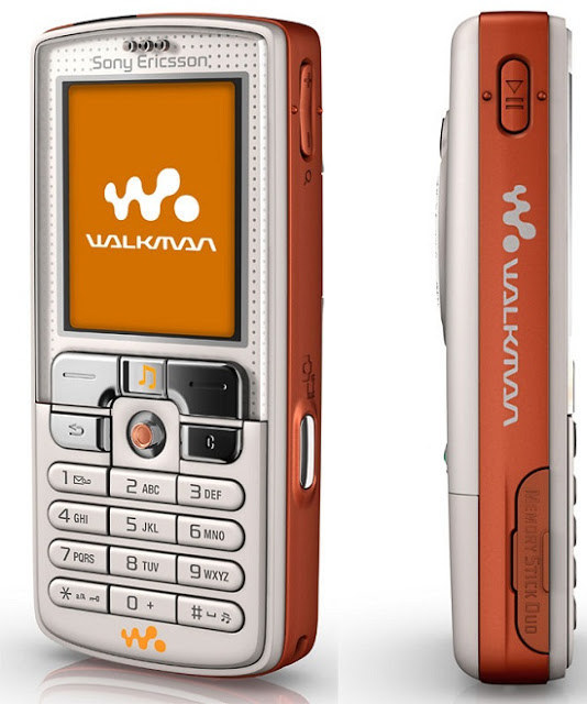 ...enquanto tentava juntar as moedinhas para comprar um Sony Ericsson Walkman W800i...