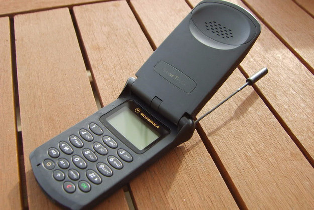 Mas foi em 1996, com o Motorola StarTAC, que a história da ostentação começou.