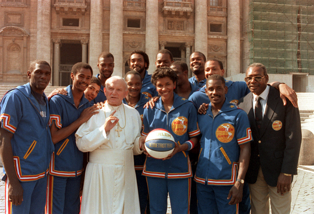 Pope Francis does basketball tricks with The Harlem Globetrotters 