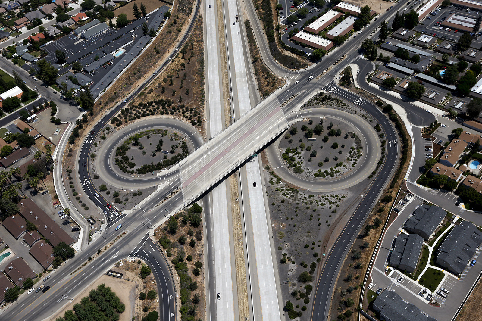 Intersection. Перекресток в США. Винчи город США. Шоссе i-5.