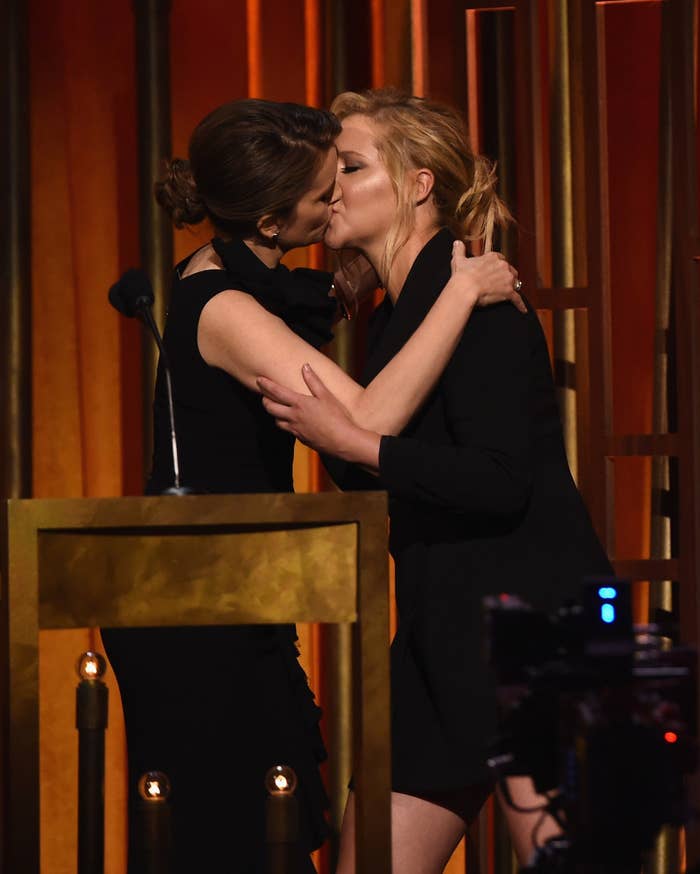 Amy Schumer Lesbian Kissing - Tina Fey And Amy Schumer Made Out On A Stage And Liked It