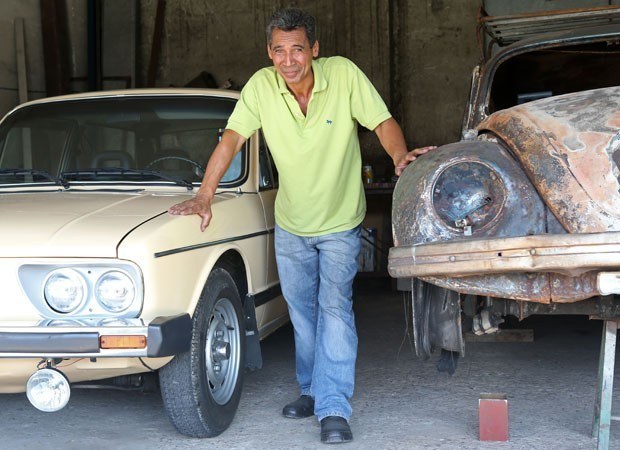 O serralheiro Itamar, que teve seu Fusca queimado durante um protesto em São Paulo em 2014 e foi presenteado com dois carros.