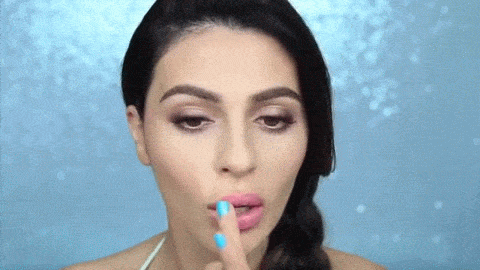 Este producto tiene el brillo de un gloss y la duración de un labial, lo que lo hace perfecto para un día caluroso de verano. También puedes probar el súper cremoso Colorburst Matte Balm de Revlon ($7) o un bálsamo de labios matizado como el Smith's Rosebud Salve ($6).