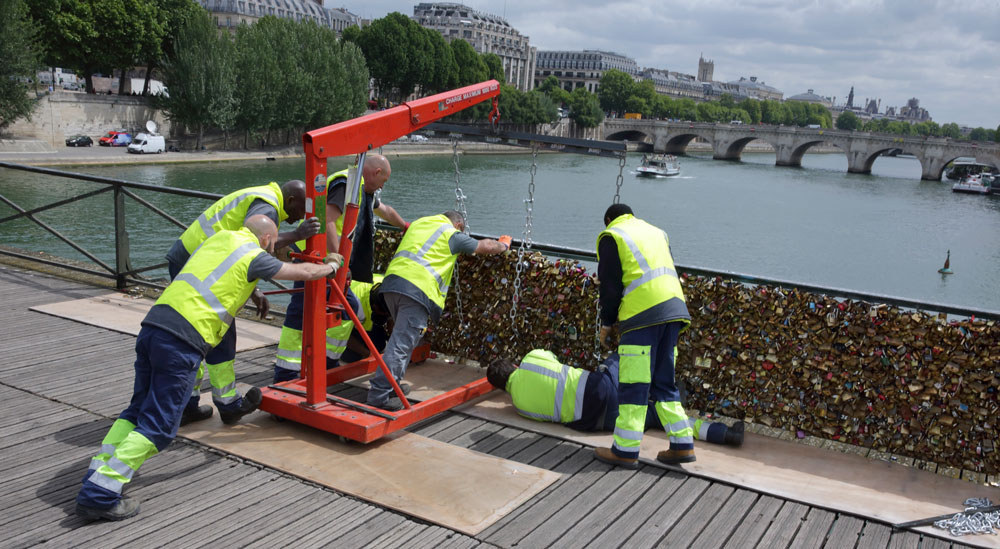 Can we stop now with the love locks?