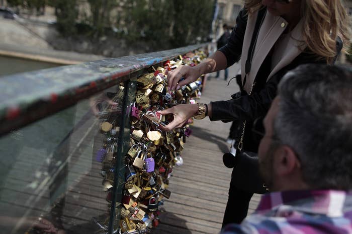 Weight of love: Pont des Arts, Paris' love lock bridge that collapsed,  Paris - Times of India Travel