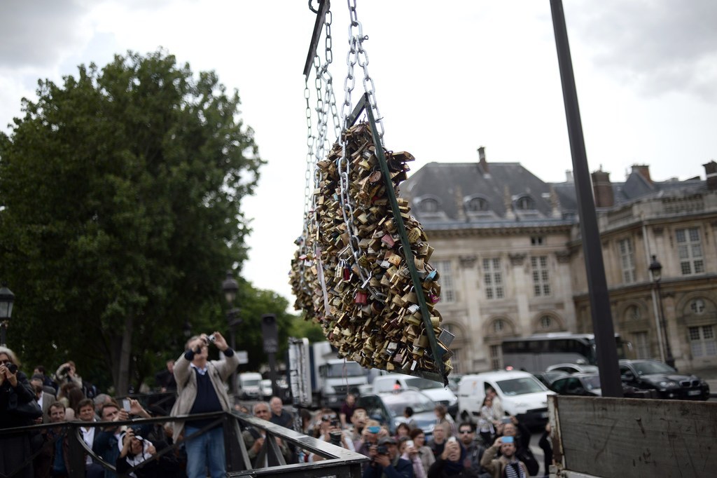 Can we stop now with the love locks?