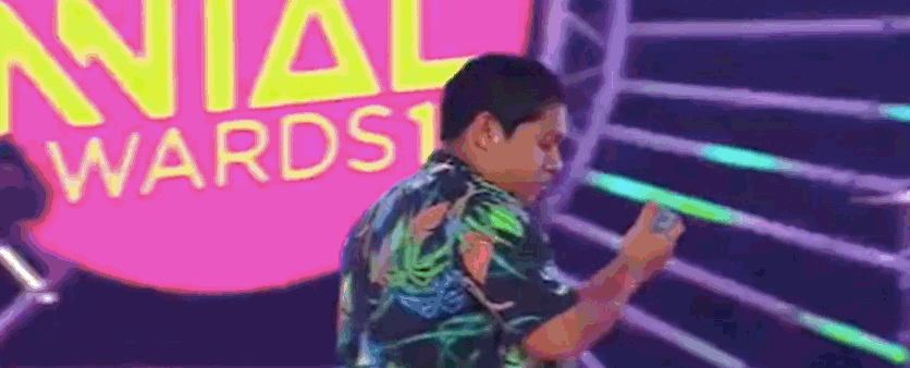 ¡Tenemos levantadas las manos, MC Dinero!