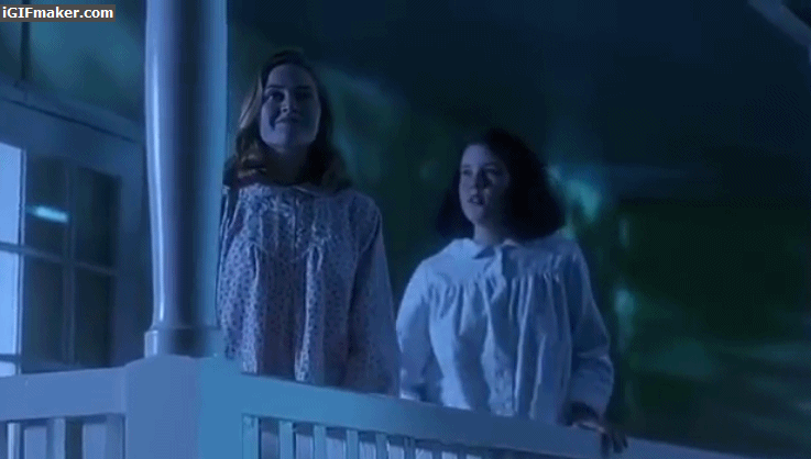 También basada en un hecho real, la cinta sigue la intensa e imaginativa relación entre dos adolescentes neocelandesas de los años 50 que termina en tragedia cuando los padres de una de ellas deciden separarlas. Fue el debut cinematográfico de Kate Winslet.