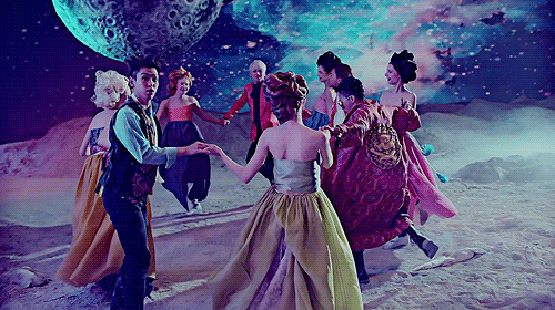 Alice in Wonderland meets Capitol fashion?