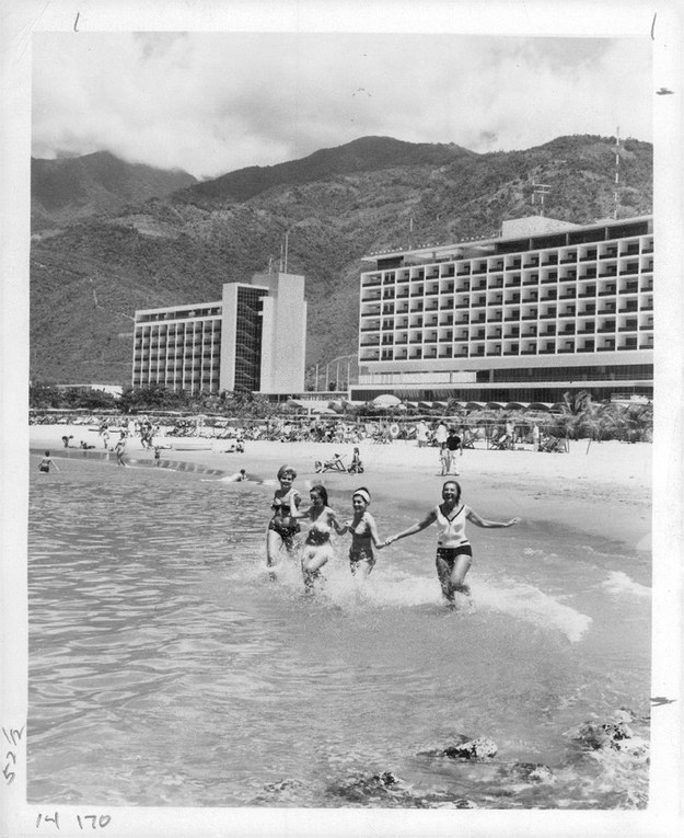 Cuando Macuto lucía así, con su hotel Sheraton.