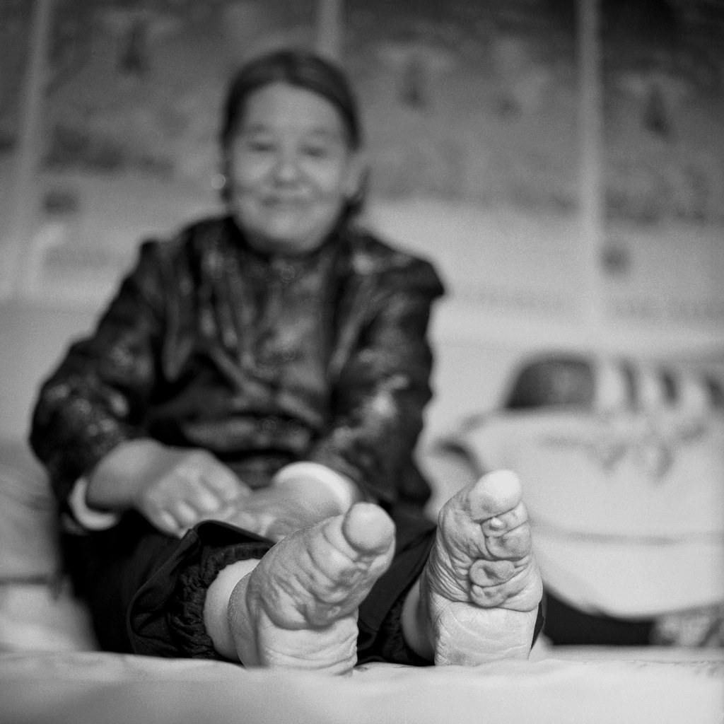 19 Photos Of The Last Surviving Chinese Women With Bound Feet