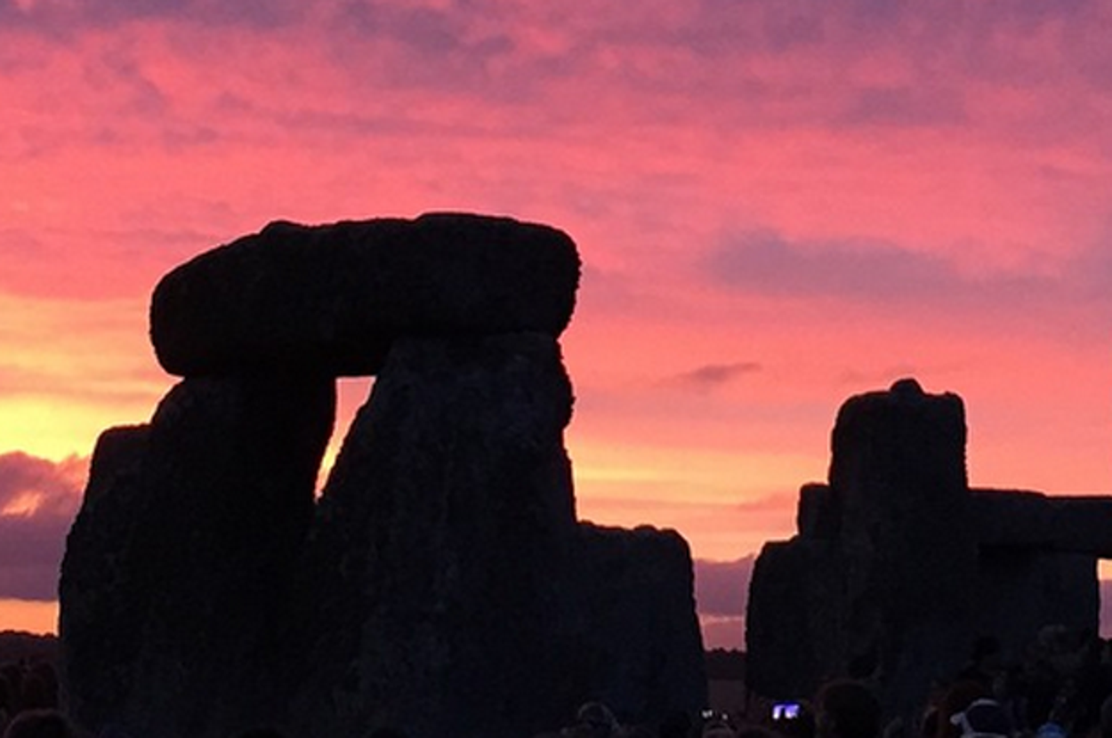 18 Incredible Pictures Of The Summer Solstice Sunrise