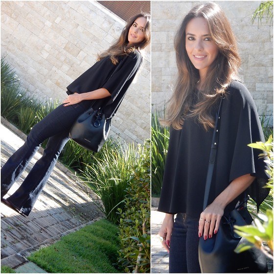 É possível que quase todas as suas amigas atualmente usem esse modelo para o dia-a-dia (ele é bonito e muito prático!). E a bucket bag de 2015 nada mais é que a bolsa saco sucesso dos anos 90. Quem tem mãe acumuladora nem precisou comprar!