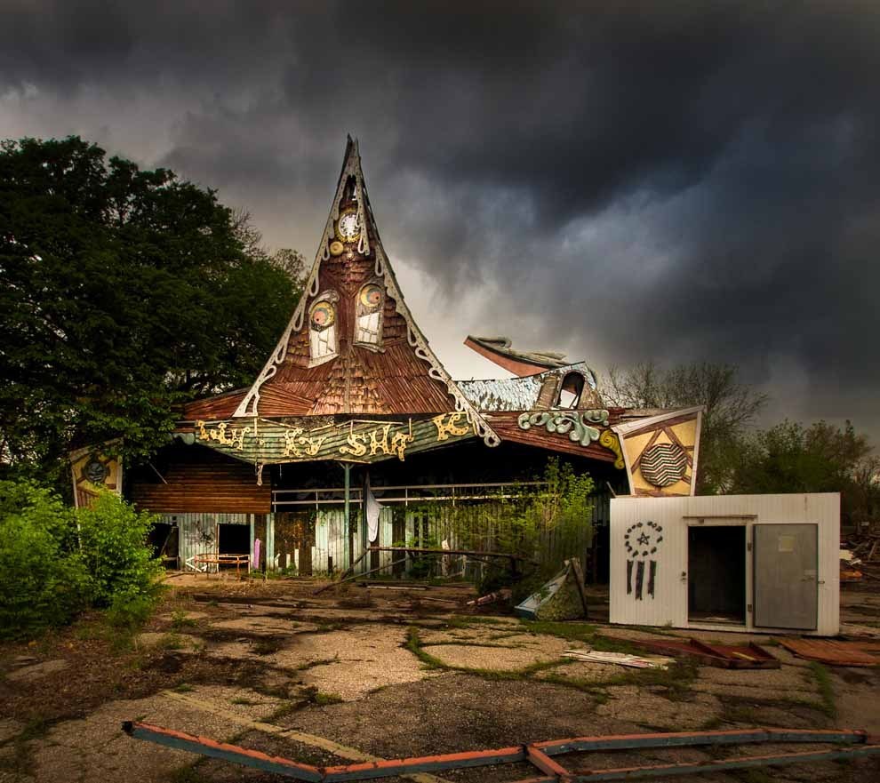 These Photos Of Abandoned Amusement Parks Will Totally Creepy You Out