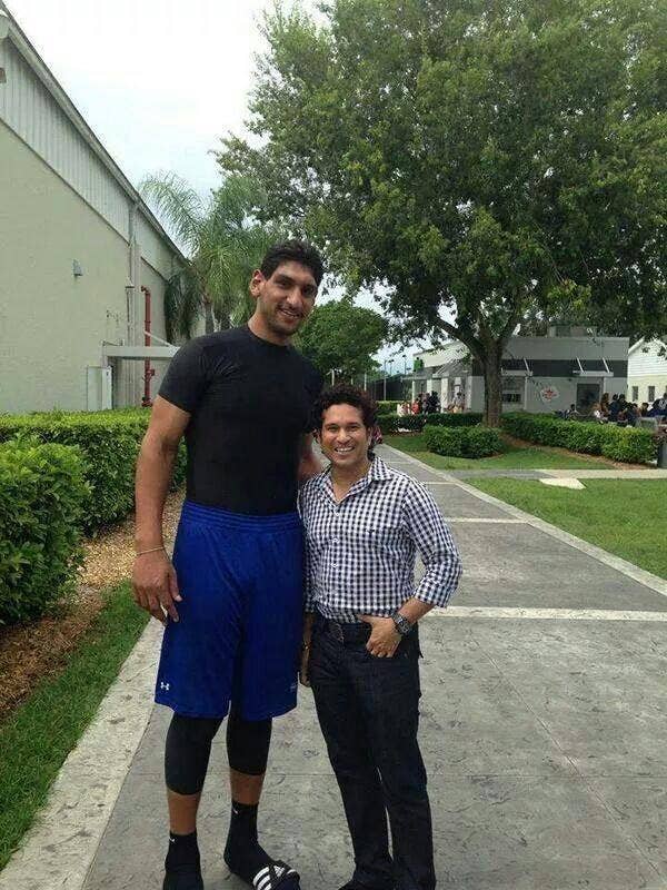Here's An Amazing Photo Of India's Little Master With India's Tallest  Athlete