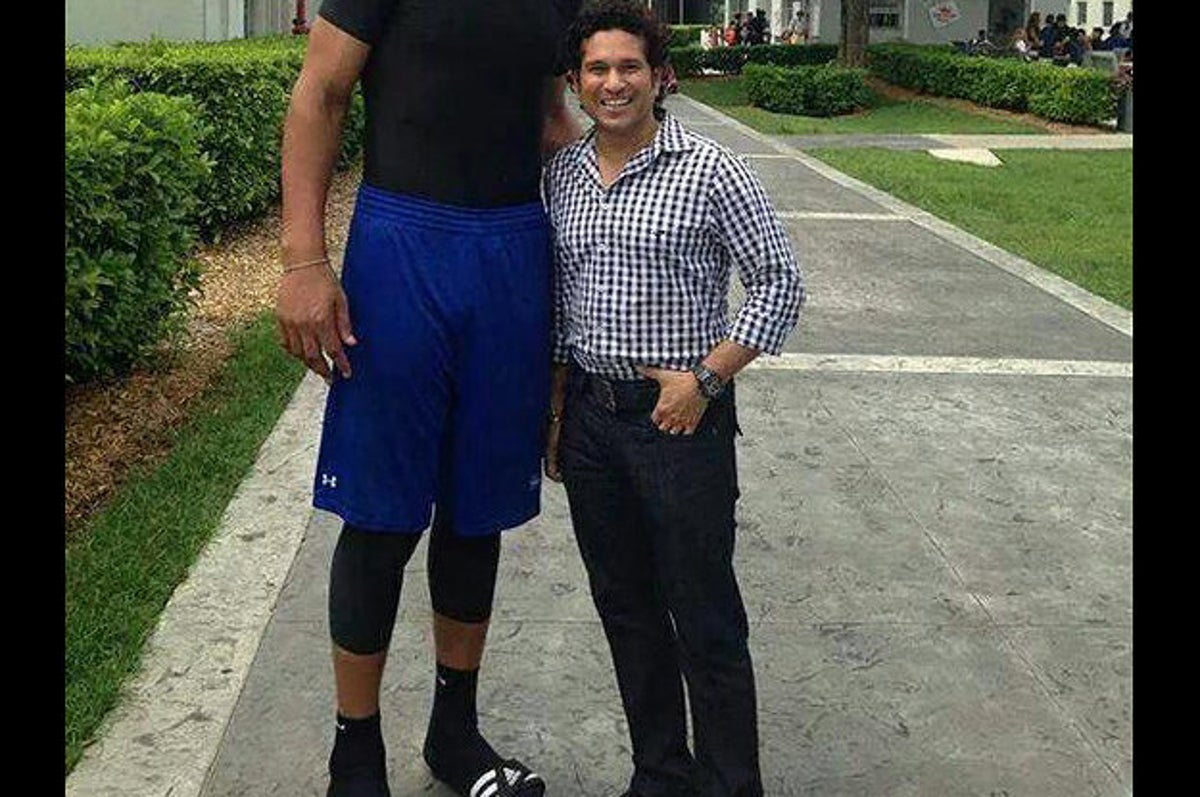 Here's An Amazing Photo Of India's Little Master With India's Tallest  Athlete